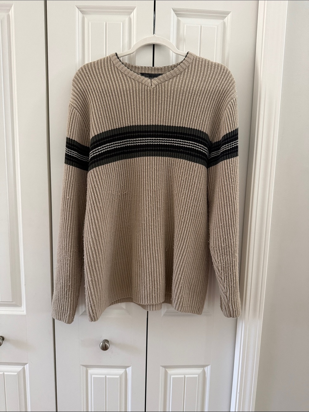 Vintage Global Mind Beige Ribbed Knit Striped V-Neck Sweater - Size Medium
